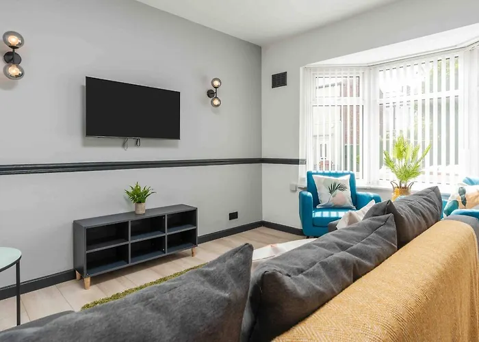 3-Bed Scouse House Near Anfield & Goodison
